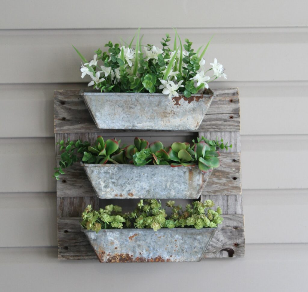 An easy DIY pallet project using turpentine boxes and salvaged pallet wood
