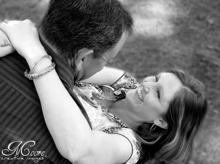 black and white photo of couple in love, black and white photo