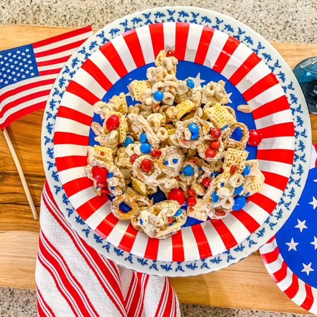 patriotic party mix for July 4th, patriotic party mix, patriotic snacks, snacks for July 4th