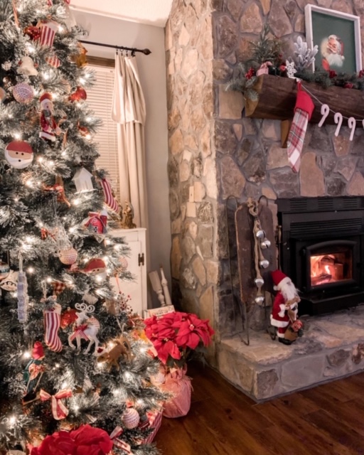 cozy cottage living room at Christmas