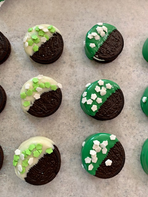 Oreos dipped in green and white chocolate  and decorated for St. Patrick's Day