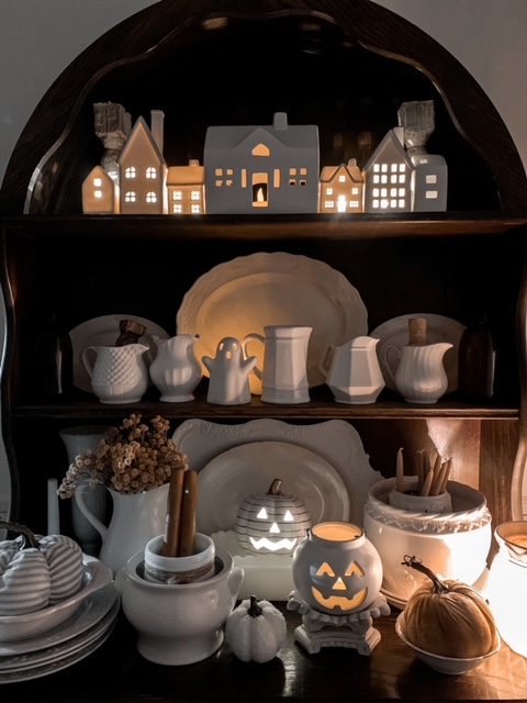 Halloween hutch decor