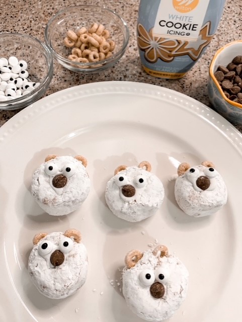 polar bear donut winter treatas