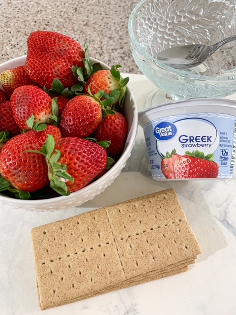 strawberry yogurt parfait ingredients